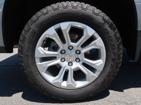 Used 2025 Chevrolet Silverado 1500 LTZ w/ Technology Package AWD/4WD image 47