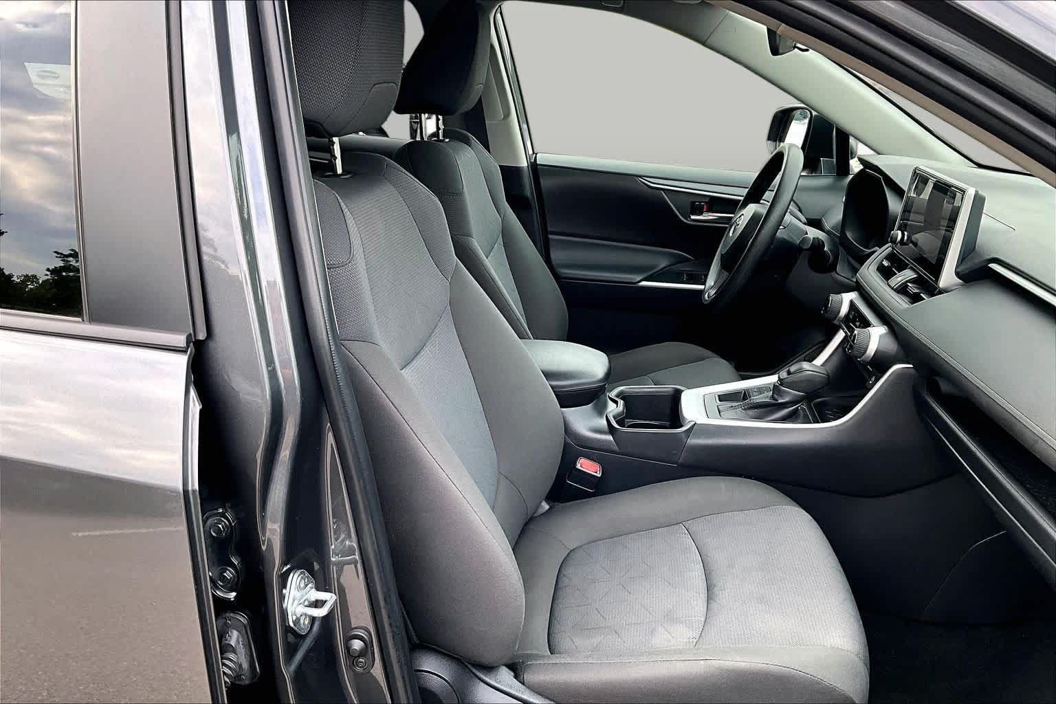 Used 2025 Toyota RAV4 XLE AWD/4WD image 8