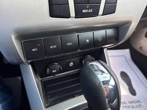 Used 2010 Ford Focus SE FWD image 25
