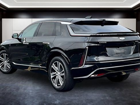 Certified 2025 Cadillac Lyriq Luxury w/ LPO, Floor Liner Package AWD/4WD image 4