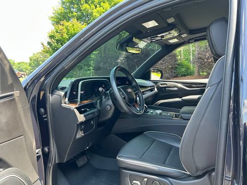 Used 2023 Cadillac Escalade Premium Luxury AWD/4WD image 40