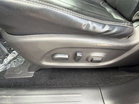 Used 2017 Nissan Pathfinder Platinum image 18