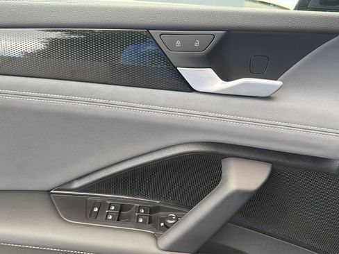 New 2026 Volkswagen Tiguan SE FWD image 19