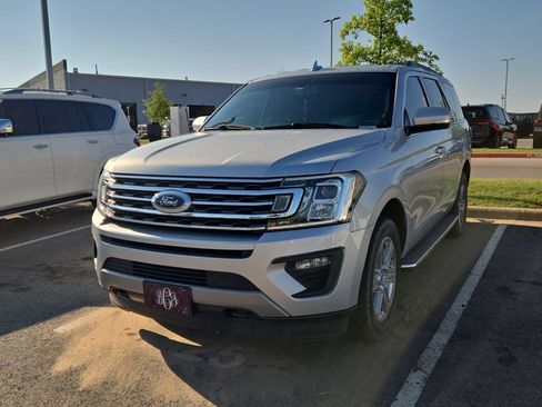 Used 2018 Ford Expedition XLT w/ Equipment Group 202A AWD/4WD image 1