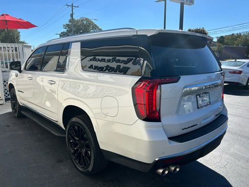 Used 2022 GMC Yukon XL Denali image 5