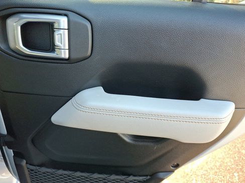 Used 2022 Jeep Wrangler Unlimited Sahara image 14