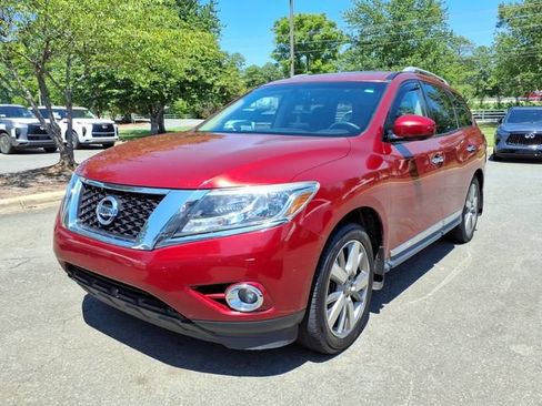Used 2016 Nissan Pathfinder Platinum FWD image 1