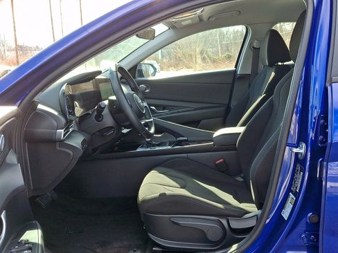 Used 2023 Hyundai Elantra SEL w/ Convenience Package image 12