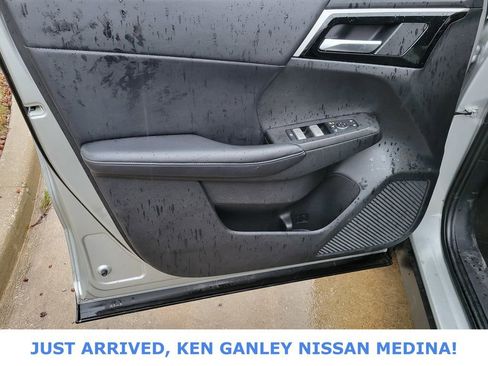 Used 2024 Mitsubishi Outlander image 14