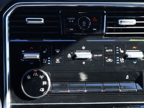 New 2025 Nissan Armada Platinum Reserve image 17