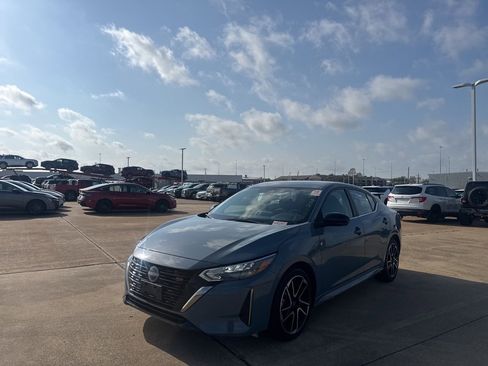 Certified 2025 Nissan Sentra SR image 8