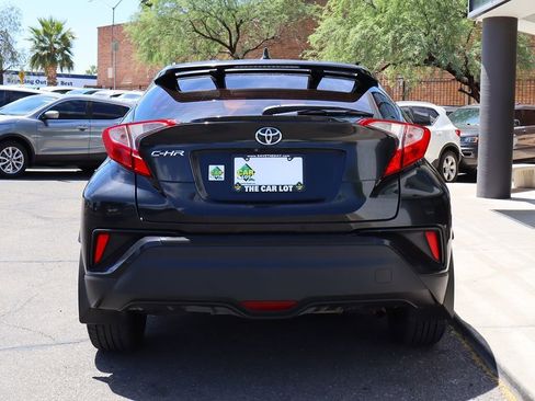 Used 2018 Toyota C-HR XLE FWD image 11