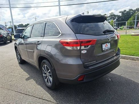 Used 2017 Toyota Highlander XLE w/ Protection Package #3 AWD/4WD image 11
