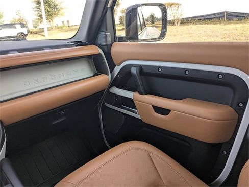 Used 2024 Land Rover Defender 110 SE image 14