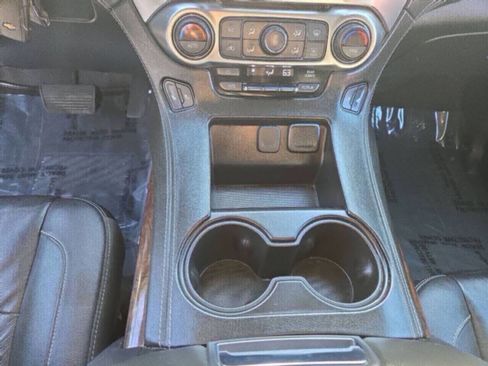 Used 2020 Chevrolet Suburban LT AWD/4WD image 21