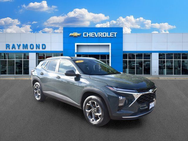 Used 2025 Chevrolet Trax LT w/ LT Convenience Package FWD image 1