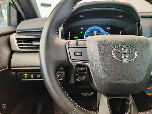 Used 2025 Toyota Camry SE image 12