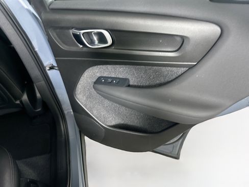 Used 2023 Volvo XC40 B4 Ultimate FWD image 29