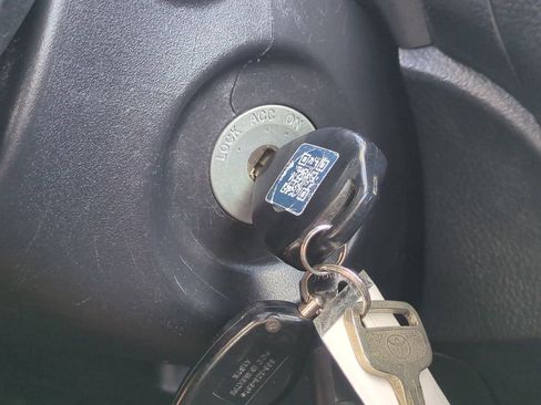 Used 2008 Toyota Yaris Base image 28