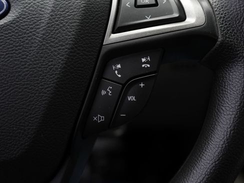 Used 2018 Ford Fusion SE FWD image 47