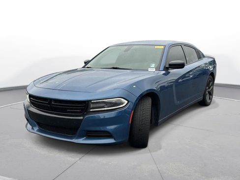 Used 2021 Dodge Charger SXT w/ Blacktop Package RWD image 2