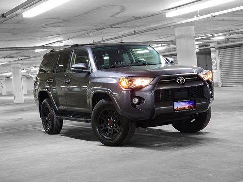 Used 2023 Toyota 4Runner SR5 Premium image 4
