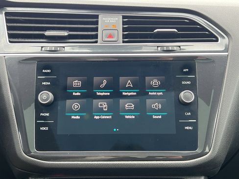 Used 2023 Volkswagen Tiguan SE R-Line image 25