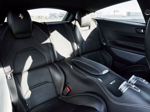 Used 2018 Ferrari GTC4Lusso T image 40