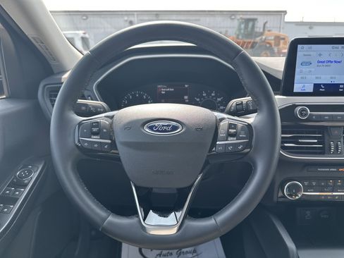 Used 2022 Ford Escape SE w/ SE Sport Appearance Package image 14