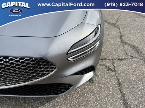 Used 2025 Genesis G70 2.5T image 11