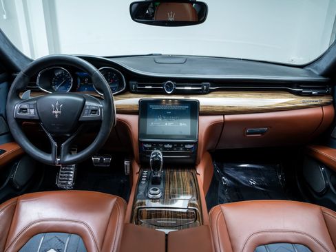 Used 2017 Maserati Quattroporte S GranLusso Q4 AWD/4WD image 8