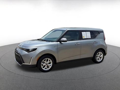 Used 2025 Kia Soul LX w/ LX Technology Package FWD image 7