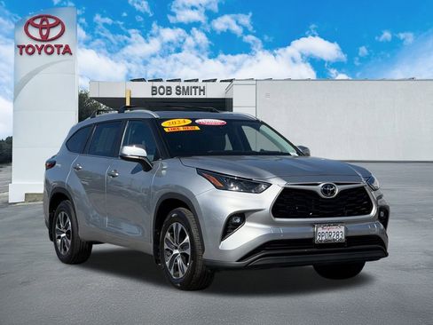 Certified 2024 Toyota Highlander XLE image 3