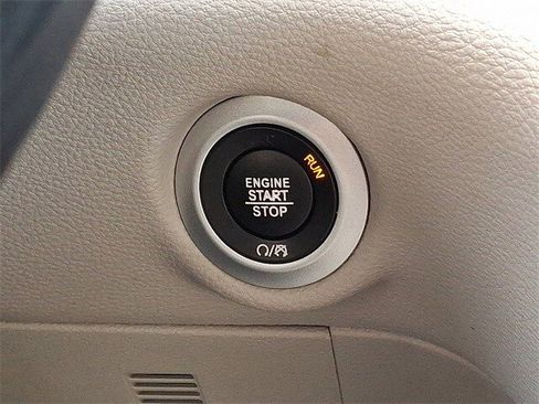 Used 2021 Chrysler Pacifica Touring-L image 23