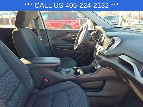 Used 2024 GMC Terrain SLE image 18
