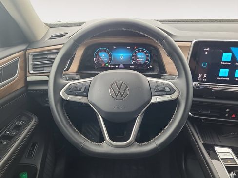 Used 2025 Volkswagen Atlas SE FWD image 12