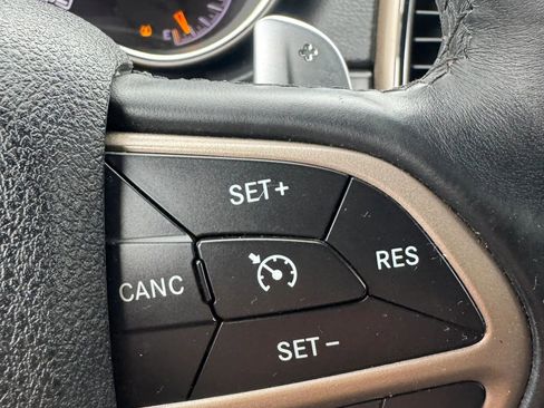 Used 2014 Jeep Grand Cherokee Laredo AWD/4WD image 12