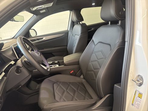 Used 2025 Volkswagen Atlas Cross Sport SE image 8