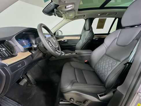 Used 2026 Volvo XC90 B6 Plus w/ Protection Package Premier AWD/4WD image 32