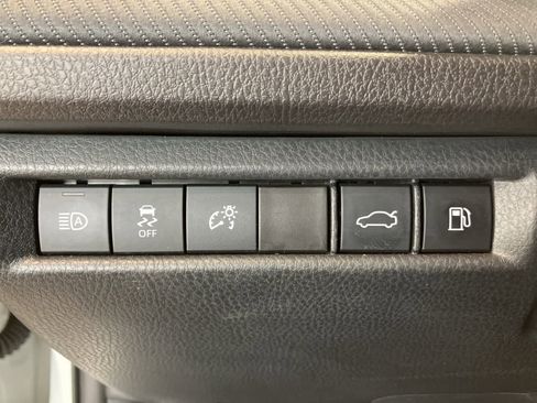 Used 2025 Toyota Camry SE image 13