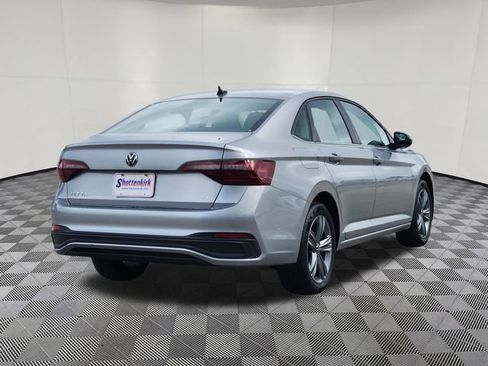 Used 2024 Volkswagen Jetta SE image 4