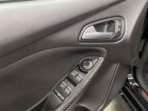 Used 2018 Ford Focus ST w/ Equipment Group 402A FWD image 19