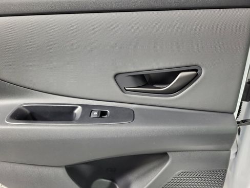 New 2025 Hyundai Elantra Limited image 30