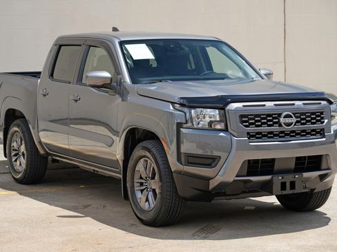 Used 2025 Nissan Frontier SV w/ Tow Package RWD image 47