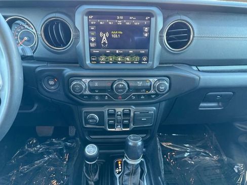Used 2023 Jeep Gladiator Overland image 3