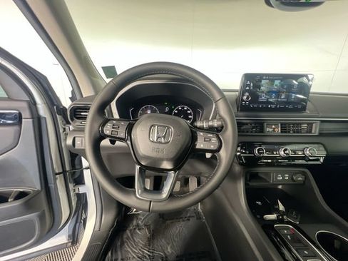 Used 2025 Honda Pilot EX-L image 14