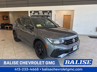 Used 2023 Volkswagen Tiguan SE R-Line image 1