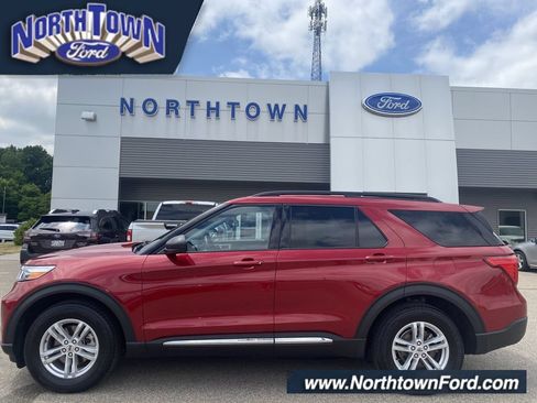 Used 2021 Ford Explorer XLT w/ Equipment Group 202A AWD/4WD image 1