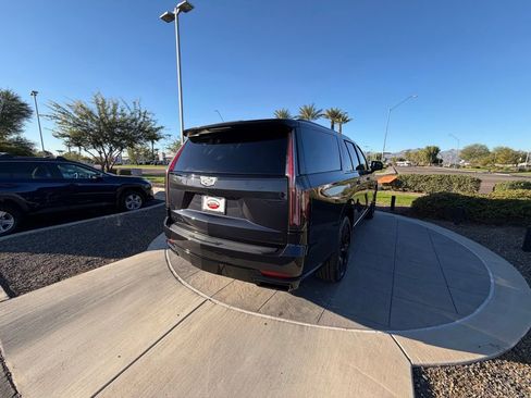 Used 2023 Cadillac Escalade ESV Sport Platinum w/ LPO, ONYX Package image 5