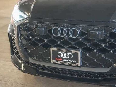 New 2025 Audi RS Q8 performance image 9